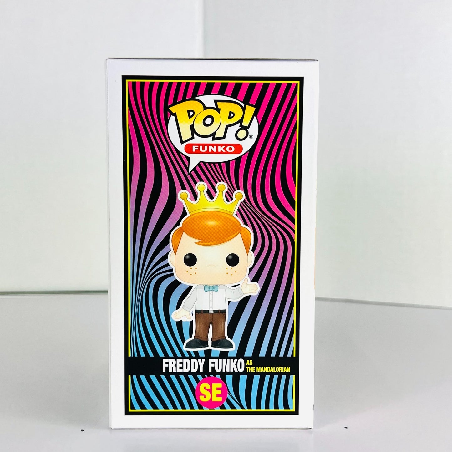 Funko POP Vinyl - Blacklight Battles - Freddy Funko as The Mandalorian 4000 Pcs