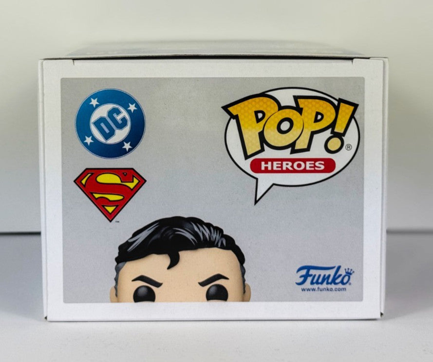Funko POP Vinyl - Heroes - Superman - #573 FC 2025