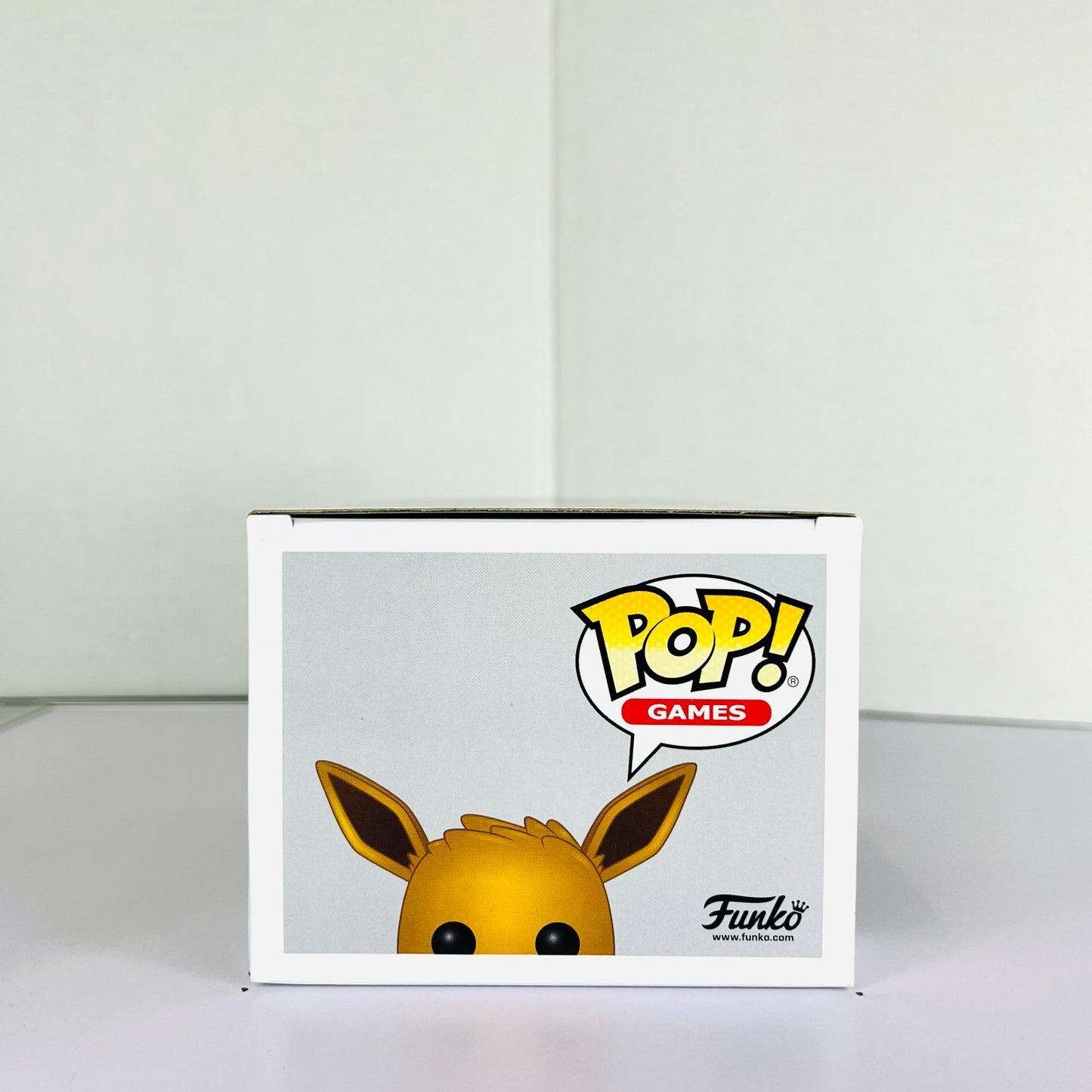 Funko POP Vinyl - Games - Pokemon - Eevee - #577 Flocked WC 2020