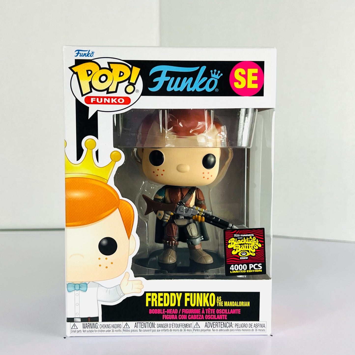 Funko POP Vinyl - Blacklight Battles - Freddy Funko as The Mandalorian 4000 Pcs