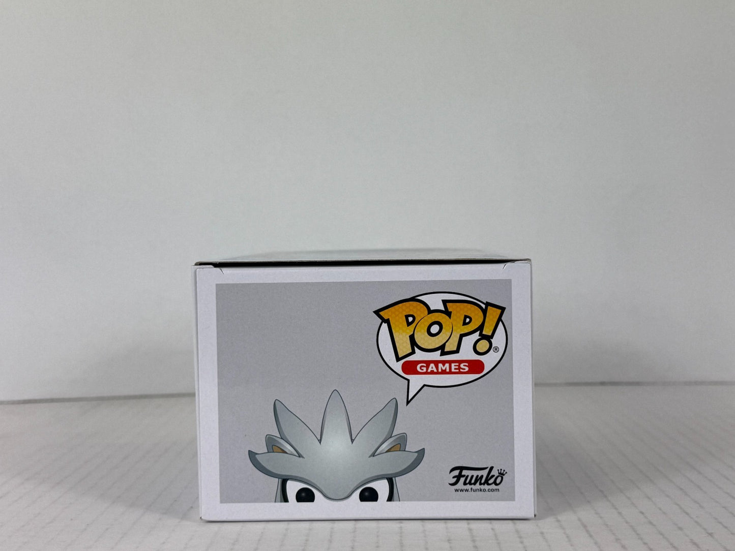 Funko POP Vinyl - Games - Sonic The Hedgehog - Silver - #633 GITD