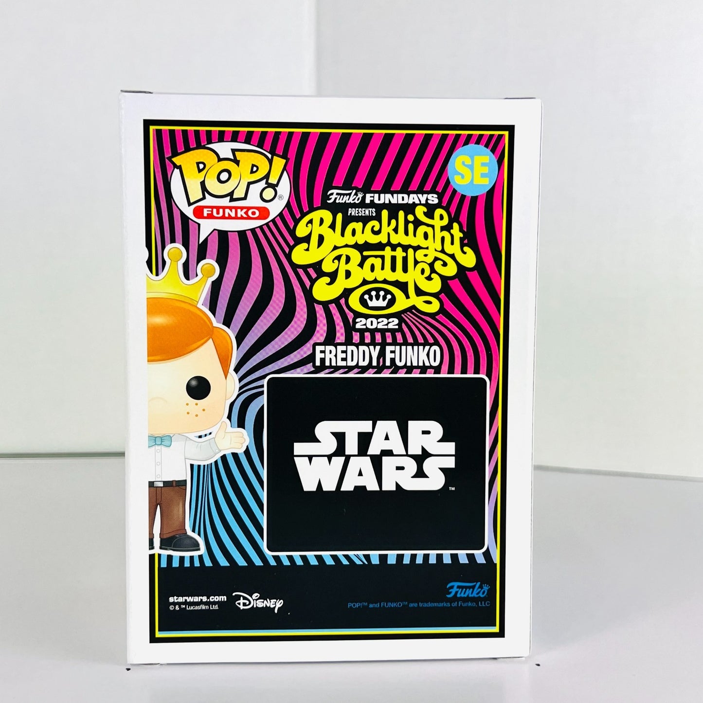 Funko POP Vinyl - Blacklight Battles - Freddy Funko as The Mandalorian 4000 Pcs
